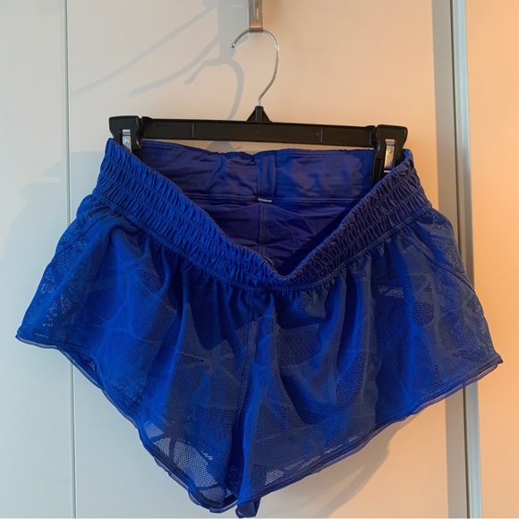 Lululemon running shorts size 6 with spandex lining - Picture 1 of 2